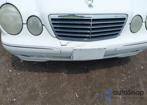 2000 Mercedes-Benz E 320 4M z USA, uszkodzony, nr VIN WDBJF82J6YX036008